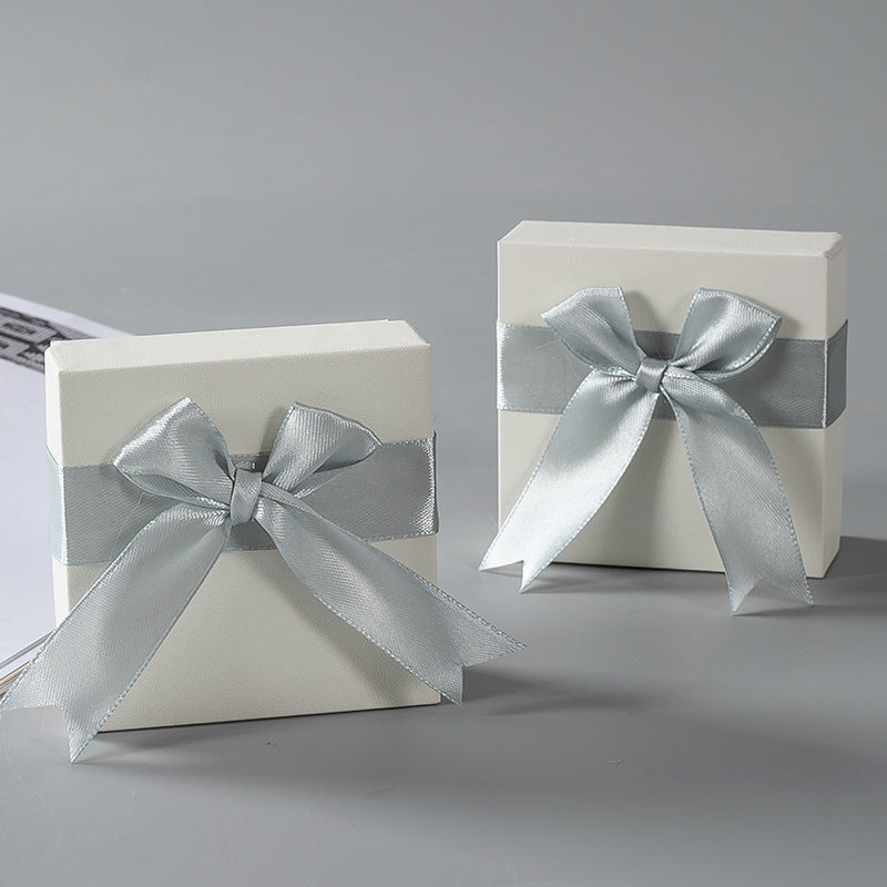 Fifaytech™ White bow gift box