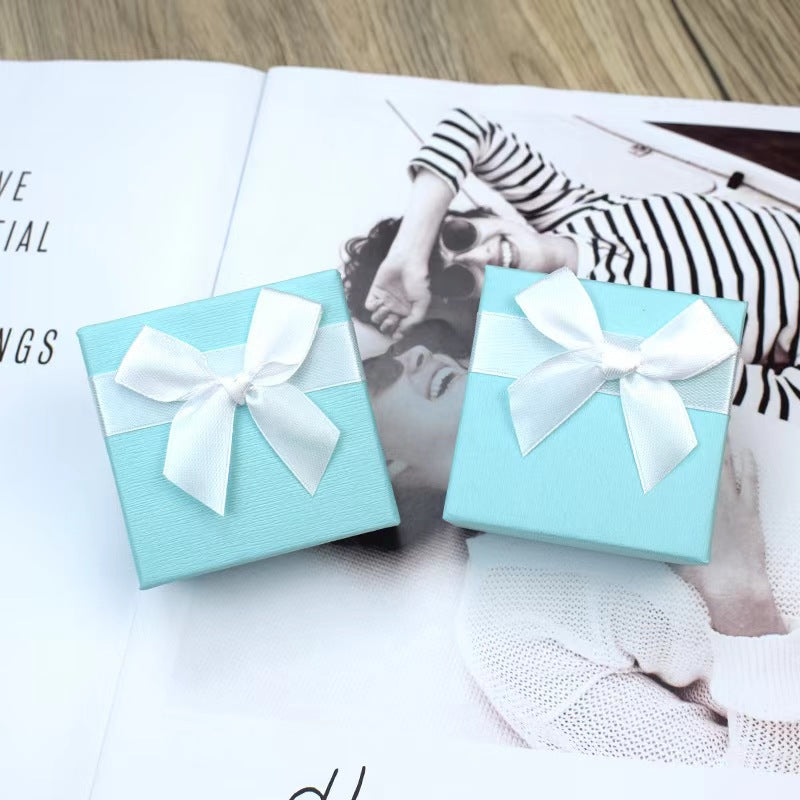 Fifaytech™ White bow gift box